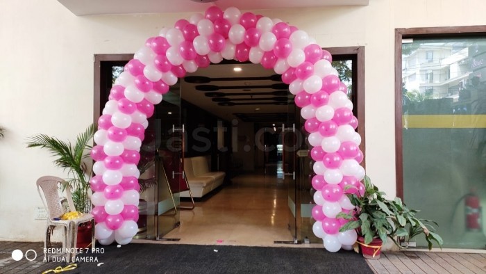 party artists Purple and pink pastel theme birthday balloon decorations with grass backdrop and chroma balloons wi
